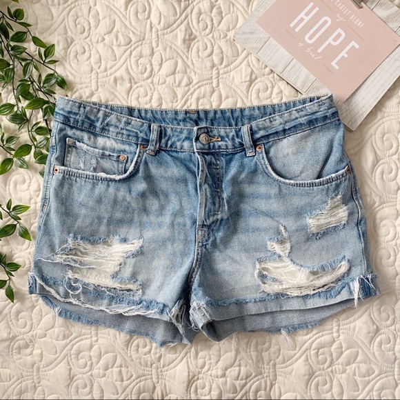 H&M & Denim Ripped Jean Shorts Sz 8 - Picture 2 of 8